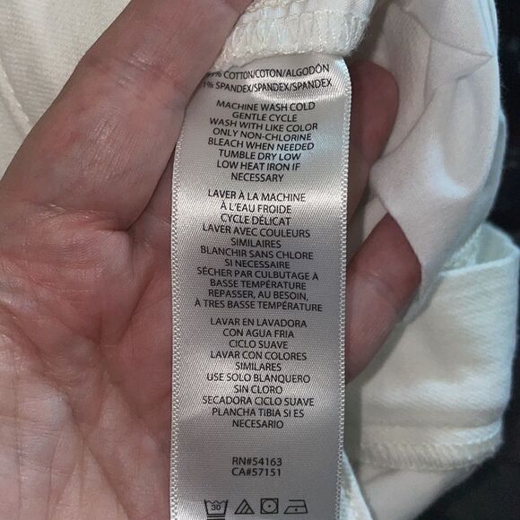 Calvin Klein white cut off jeans - Picture 9 of 9